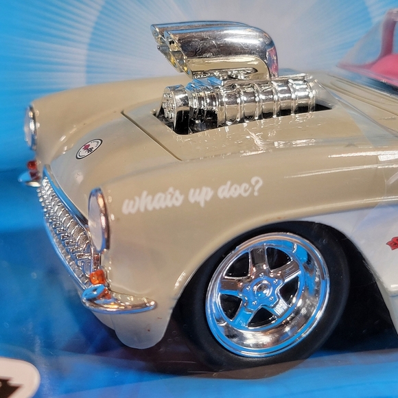 Jada Toys Looney Tunes Bugs Bunny & 1957 Chevrolet Corvette 1:24 Diecast Set New - Picture 5 of 9